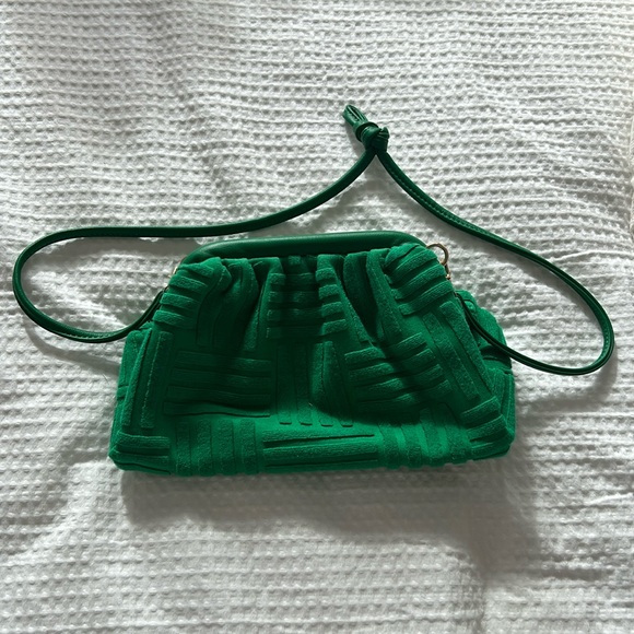 Green clutch - Picture 1 of 1